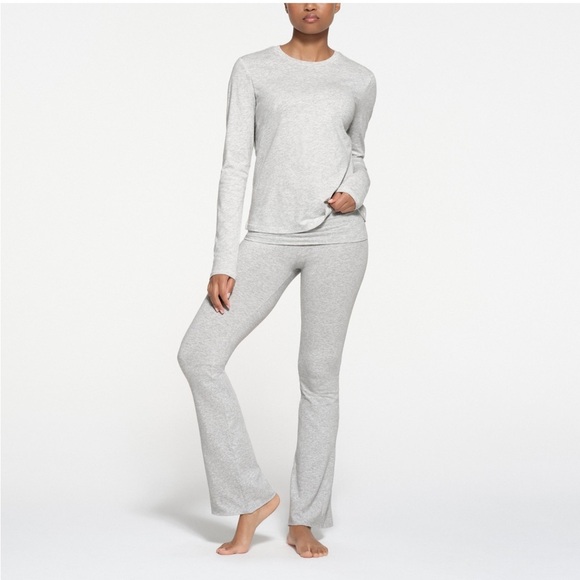 SKIMS Tops - Skims NWOT Relaxed Long Sleeve T-shirt (Size XS)